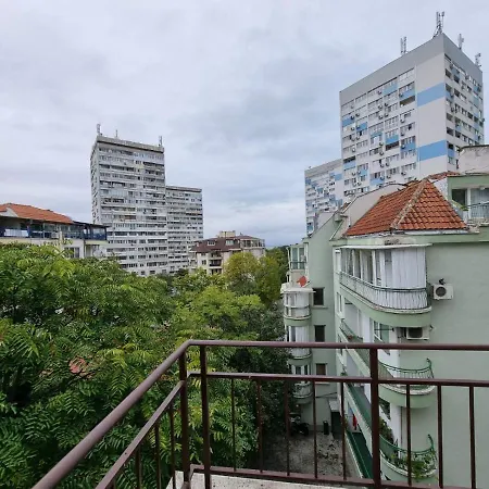 Flora - Beautiful *new* To The Apartman Burgasz